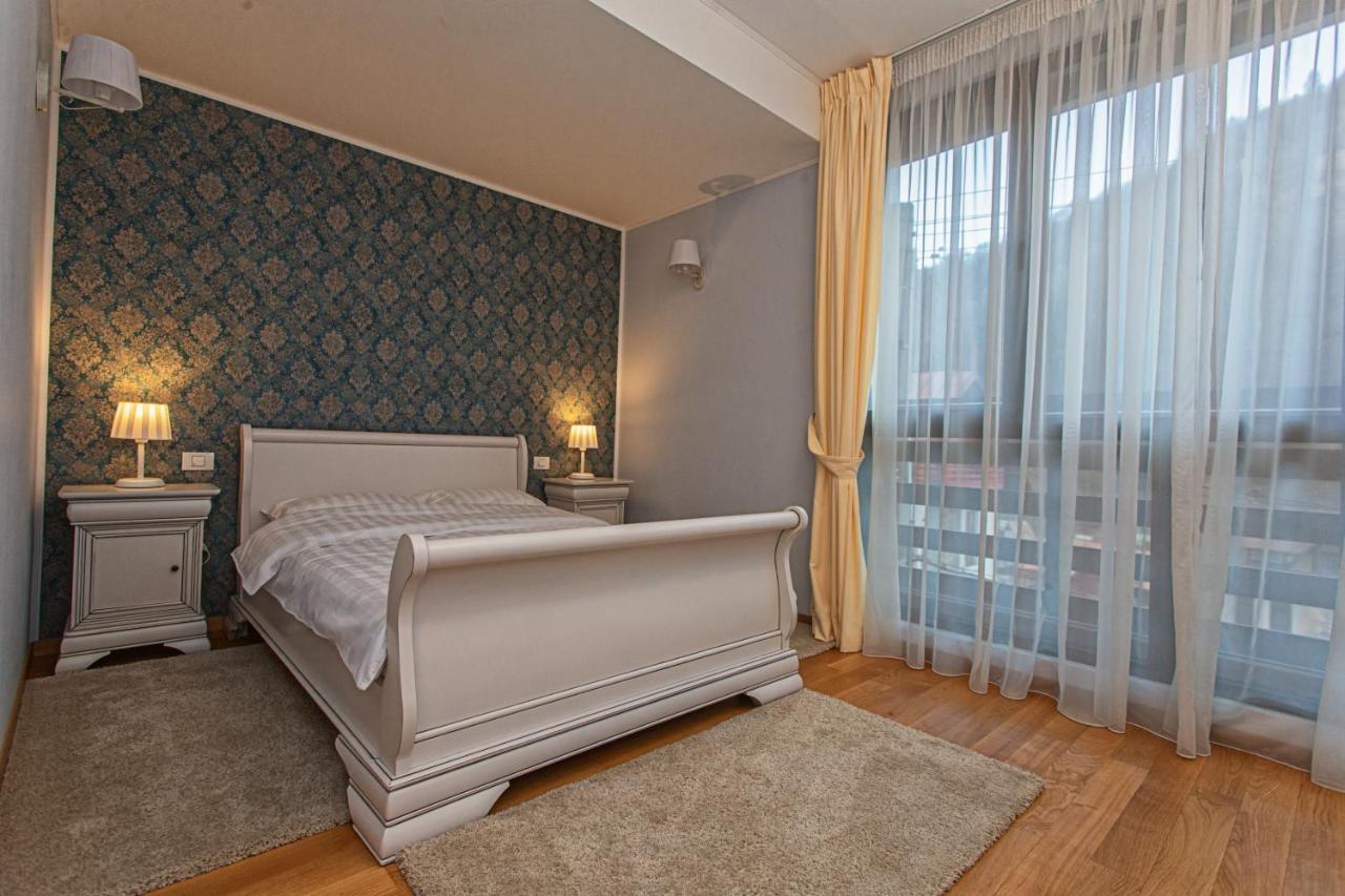 Vila Imperial Bed & Breakfast ซินายา ภายนอก รูปภาพ