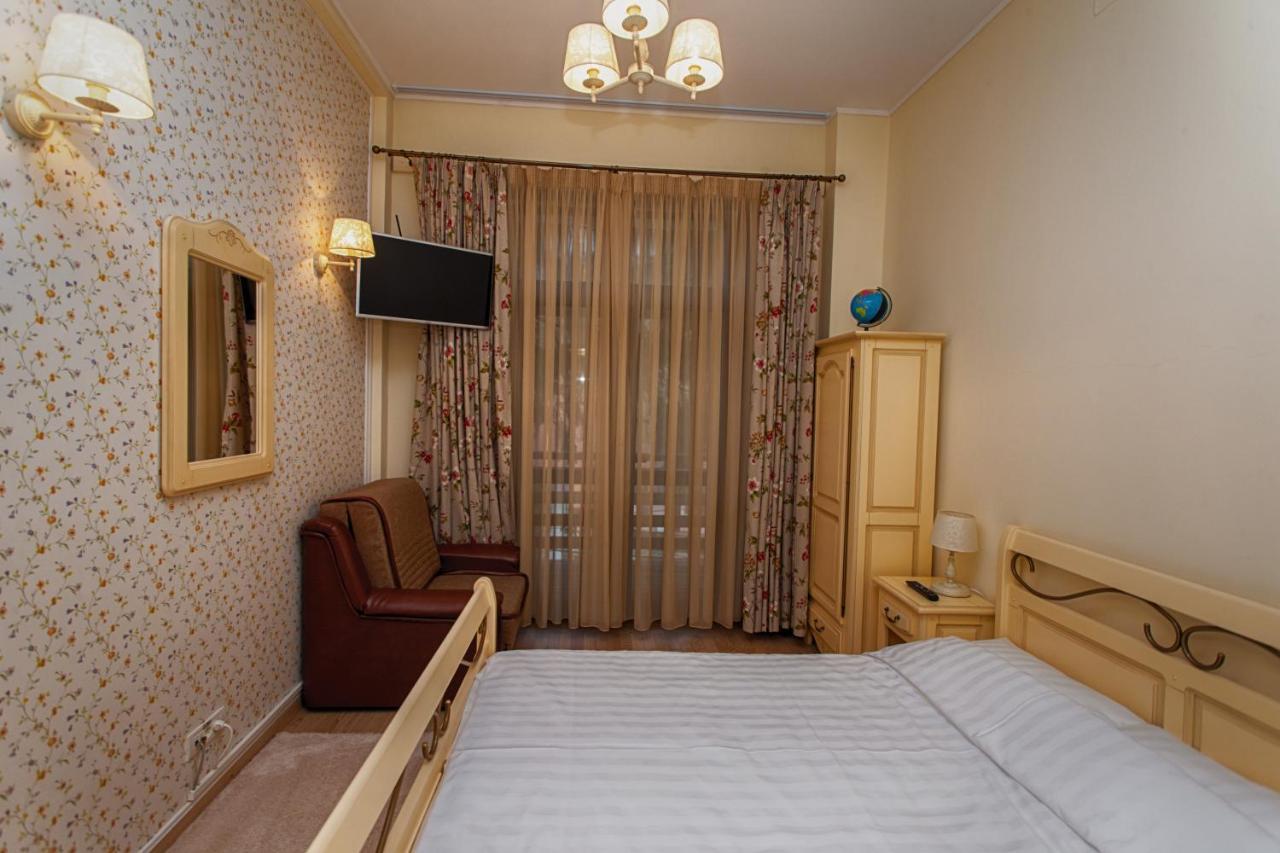 Vila Imperial Bed & Breakfast ซินายา ภายนอก รูปภาพ